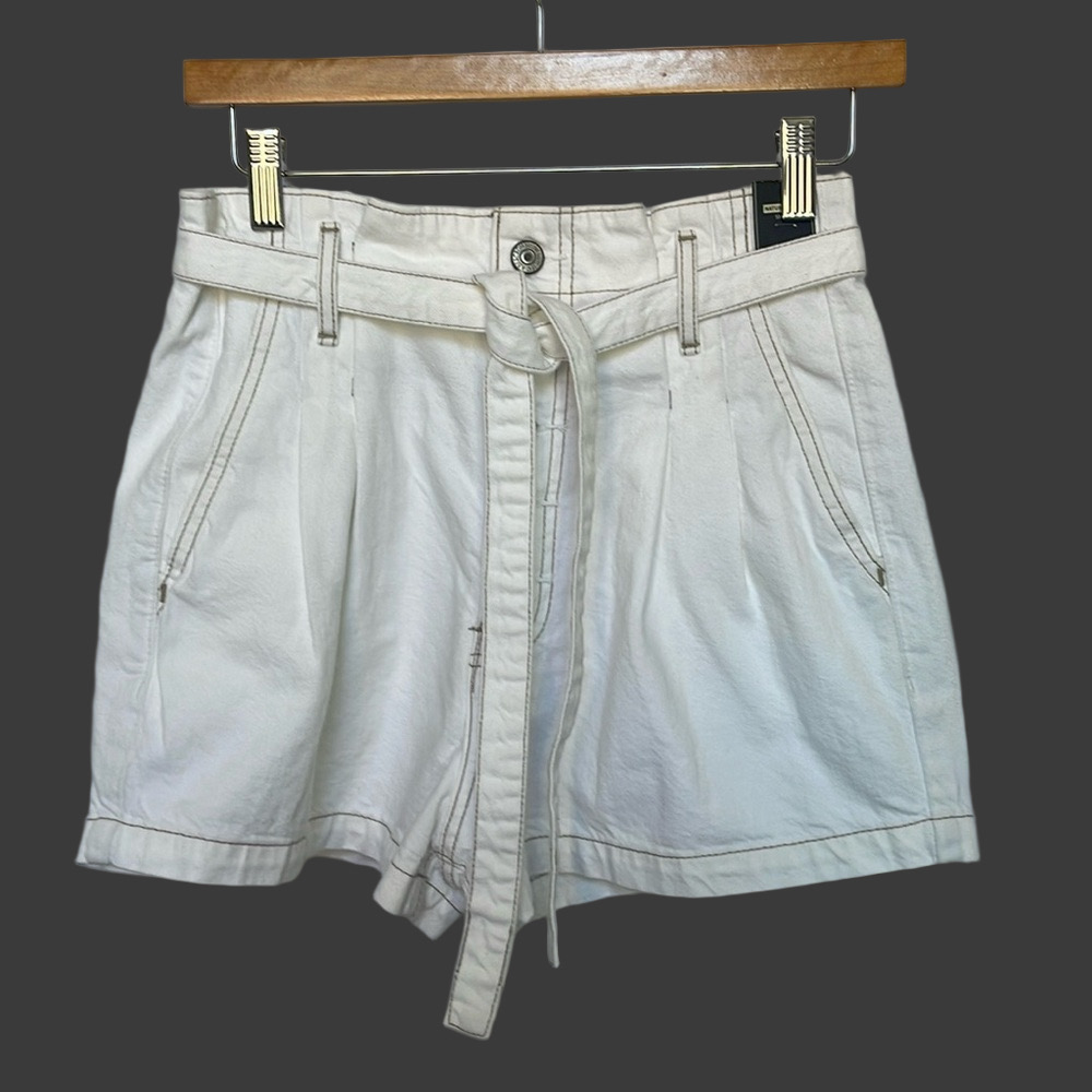 NWT Abercrombie & Fitch Natural Rise Waist Shorts Size 27 Ivory Pleated Belted